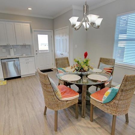 Yellow Beach Haven, Decks, Views, Mere Steps To Sand Galveston Exterior foto