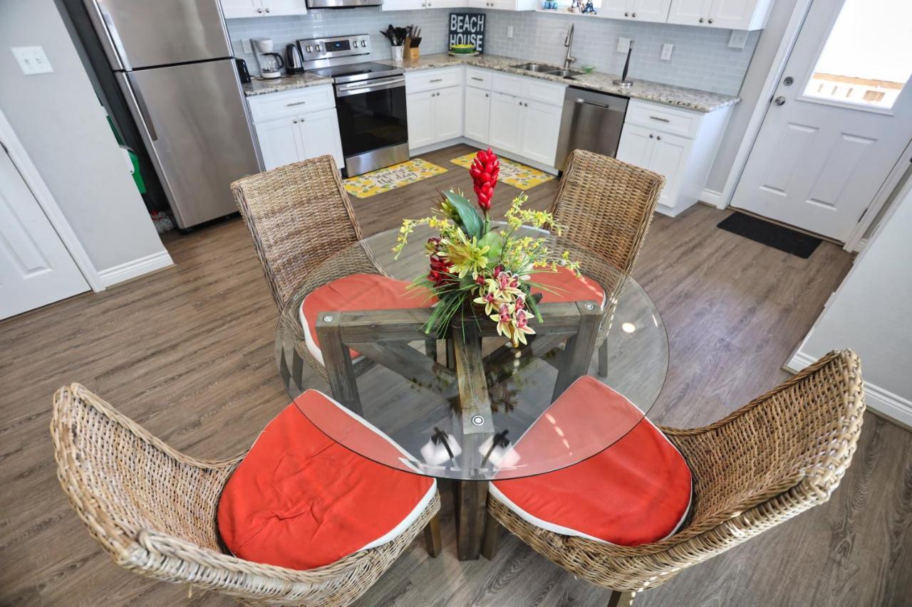 Yellow Beach Haven, Decks, Views, Mere Steps To Sand Galveston Exterior foto