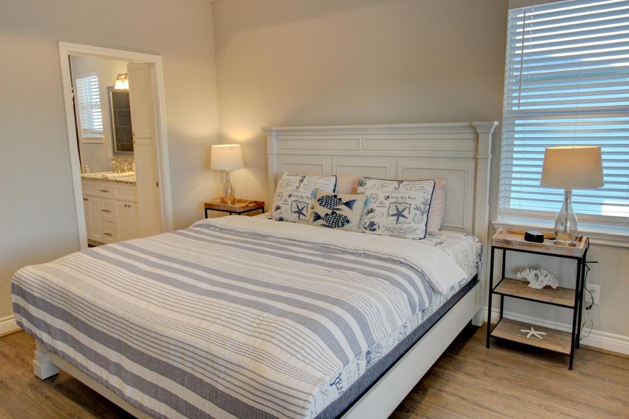 Yellow Beach Haven, Decks, Views, Mere Steps To Sand Galveston Exterior foto