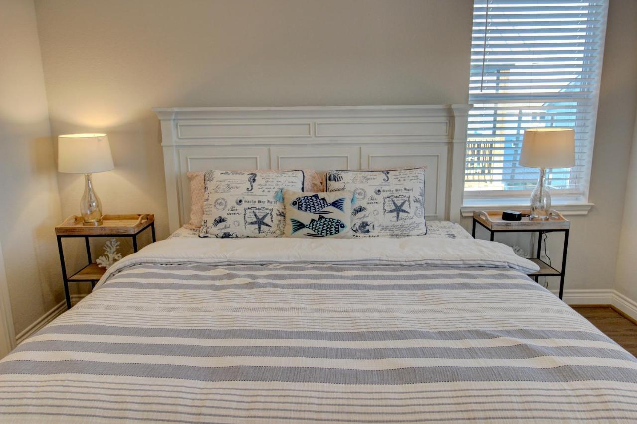 Yellow Beach Haven, Decks, Views, Mere Steps To Sand Galveston Exterior foto